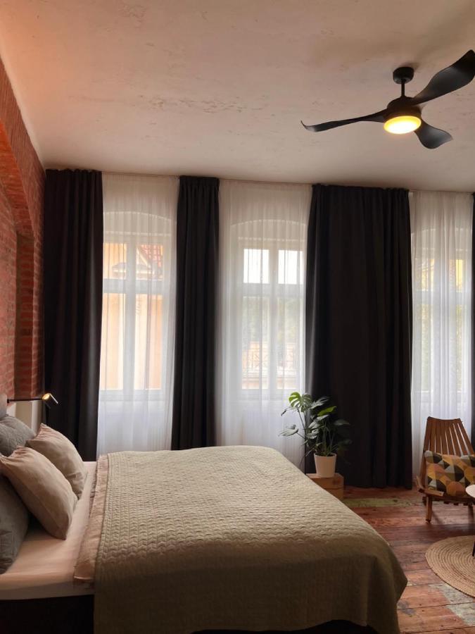 Four Rooms Carlsbad Authentic Карловы Вары Экстерьер фото